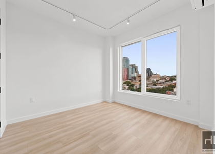 Fourth Avenue - Photo 1
