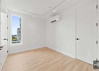 Fourth Avenue - Photo 1