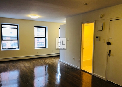 Third Avenue - Photo 1