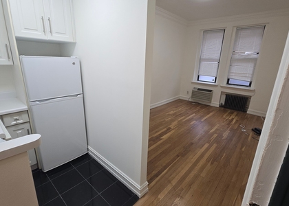 East 46 Street - Photo 1