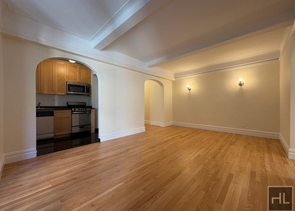 Christopher St - Photo 1