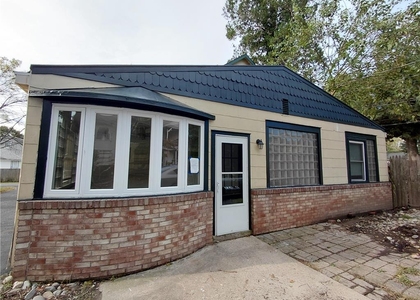 724 W Broad Street - Photo 1