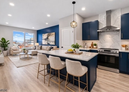 208 W 7th St - Photo 1