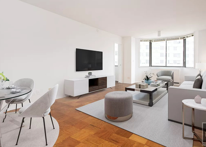 E 52nd St - Photo 1