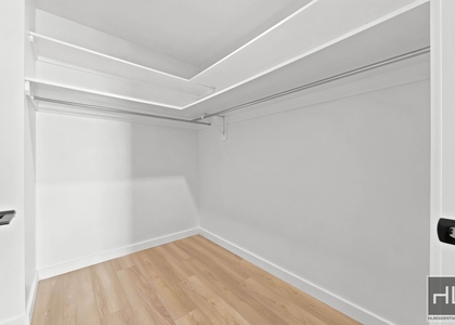 Fourth Avenue - Photo 1