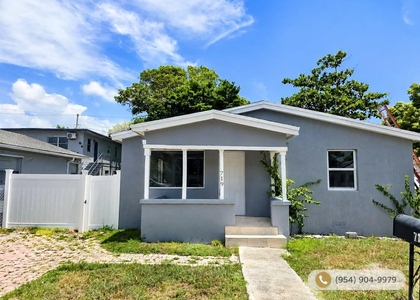 720 Locust Street - Photo 1
