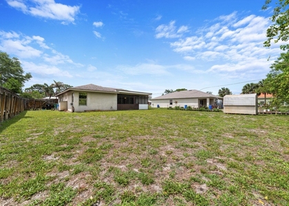 651 Sw Badger Terrace - Photo 1