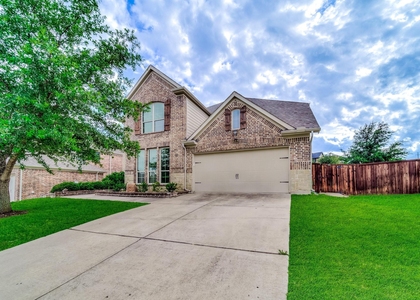419 Aylesbury Drive - Photo 1