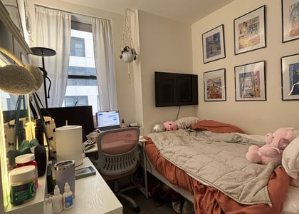 West 34th Street - Photo 1