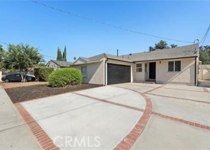 13739 Wyndotte Street - Photo 1