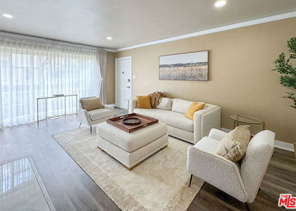 153 S Linden Drive - Photo 1