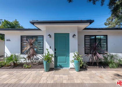 1423 N Hill Avenue - Photo 1
