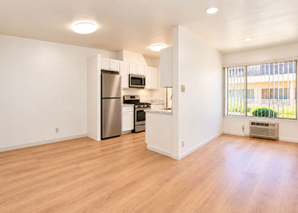 633 N Hayworth Avenue - Photo 1