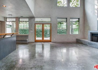 538 Broadway Street - Photo 1