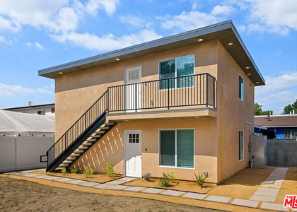 340 1/2 S. Avenue 56 - Photo 1