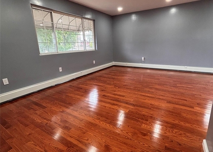 13104 Farmers Boulevard - Photo 1