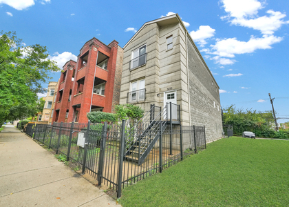 1453 W Garfield Boulevard - Photo 1