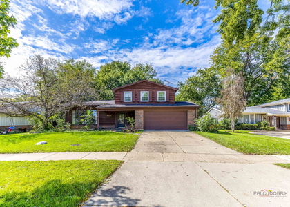 928 N Rohlwing Road - Photo 1
