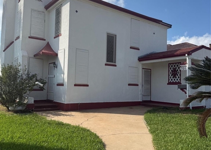 701 Sealy - Photo 1