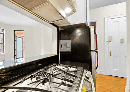 West 54 Street - Photo 1