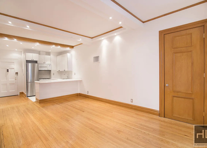 West 58 Street - Photo 1