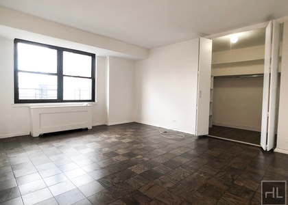 E 82 St - Photo 1
