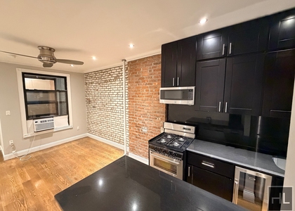 West 52 Street - Photo 1