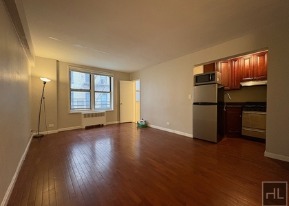 East 58 Street - Photo 1