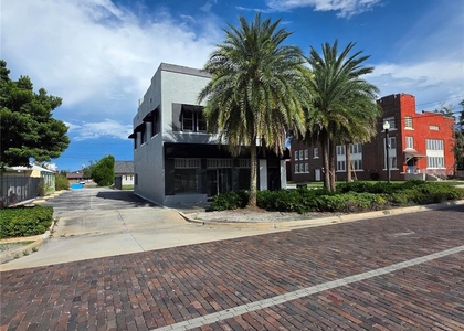 217 S Oak Avenue - Photo 1