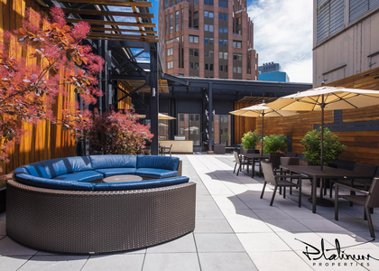 10 Hanover Square - Photo 1