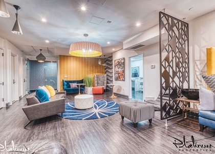 10 Hanover Square - Photo 1