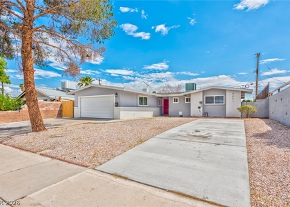 4421 Hillcrest Avenue - Photo 1