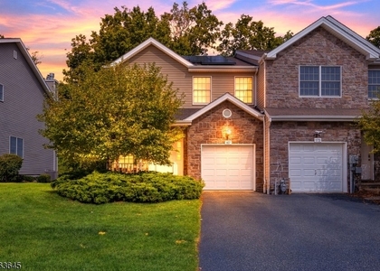 167 Raymound Blvd - Photo 1