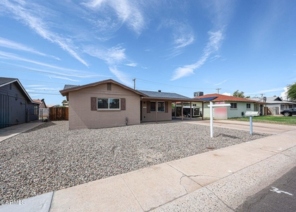 7014 N 77th Avenue - Photo 1
