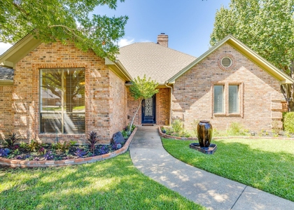 990 Oak Ridge Drive - Photo 1