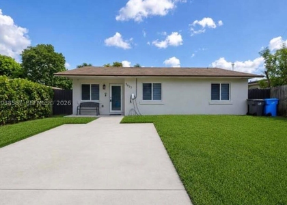 5637 Sw 36th - Photo 1
