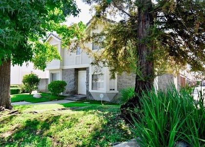 748 W Naomi Avenue - Photo 1