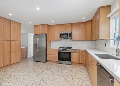 337 E Everett Pl - Photo 1