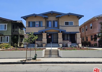 2934 1/2 S Normandie Avenue - Photo 1