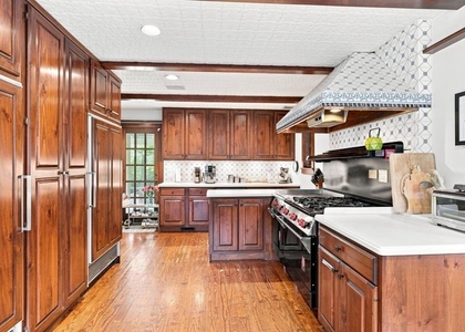 1011 Washington Lane - Photo 1