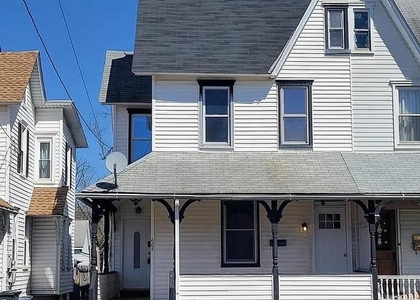 605 E Broad Street - Photo 1