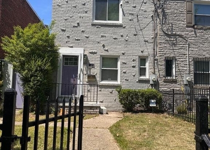 128 35th Street Ne - Photo 1