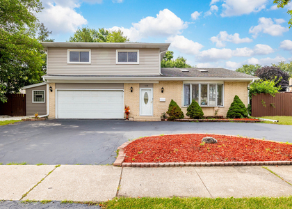 409 Hillcrest Lane - Photo 1