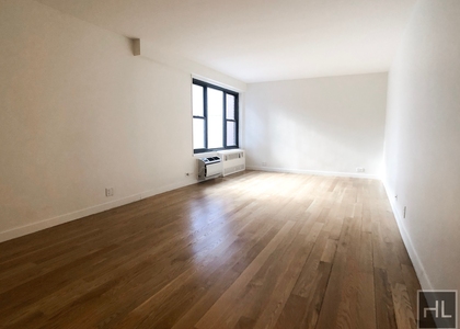 Fourth Avenue - Photo 1