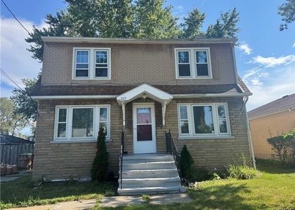221 Evergreen Place - Photo 1