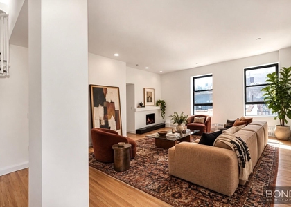 Sixth Avenue - Photo 1