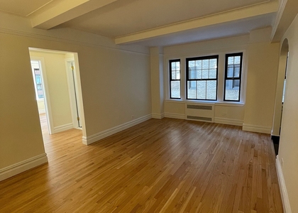 Christopher St - Photo 1