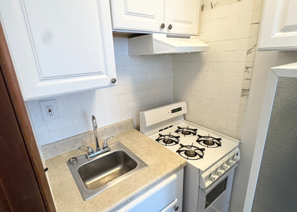 East 61 Street - Photo 1