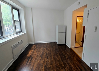 East 61 Street - Photo 1
