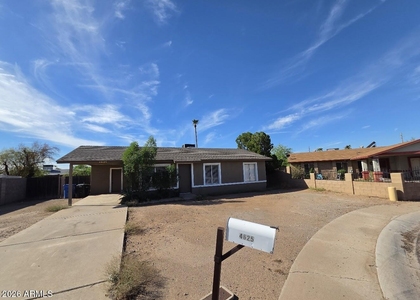 4625 W Wilshire Drive - Photo 1